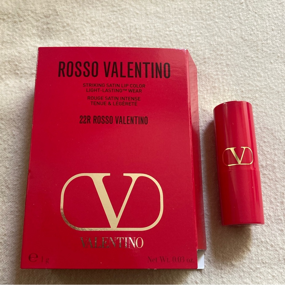 Rosso Valentino Red Lipstick Deluxe Sample Mini Shade 22R in Satin - Picture 4 of 13